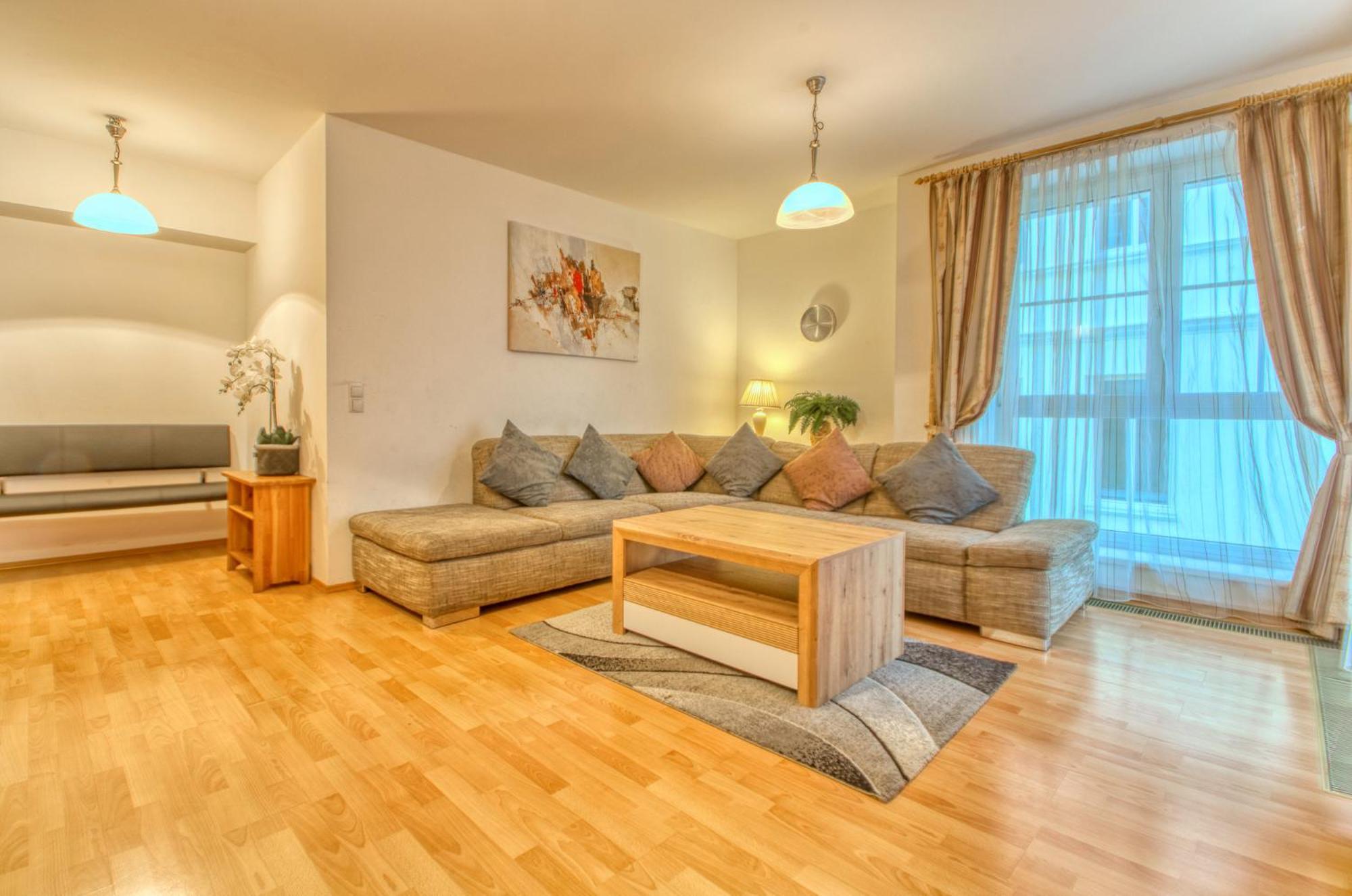 Zeller City Apt Aydin - By Alpen Apartments Цел ам Зее Екстериор снимка