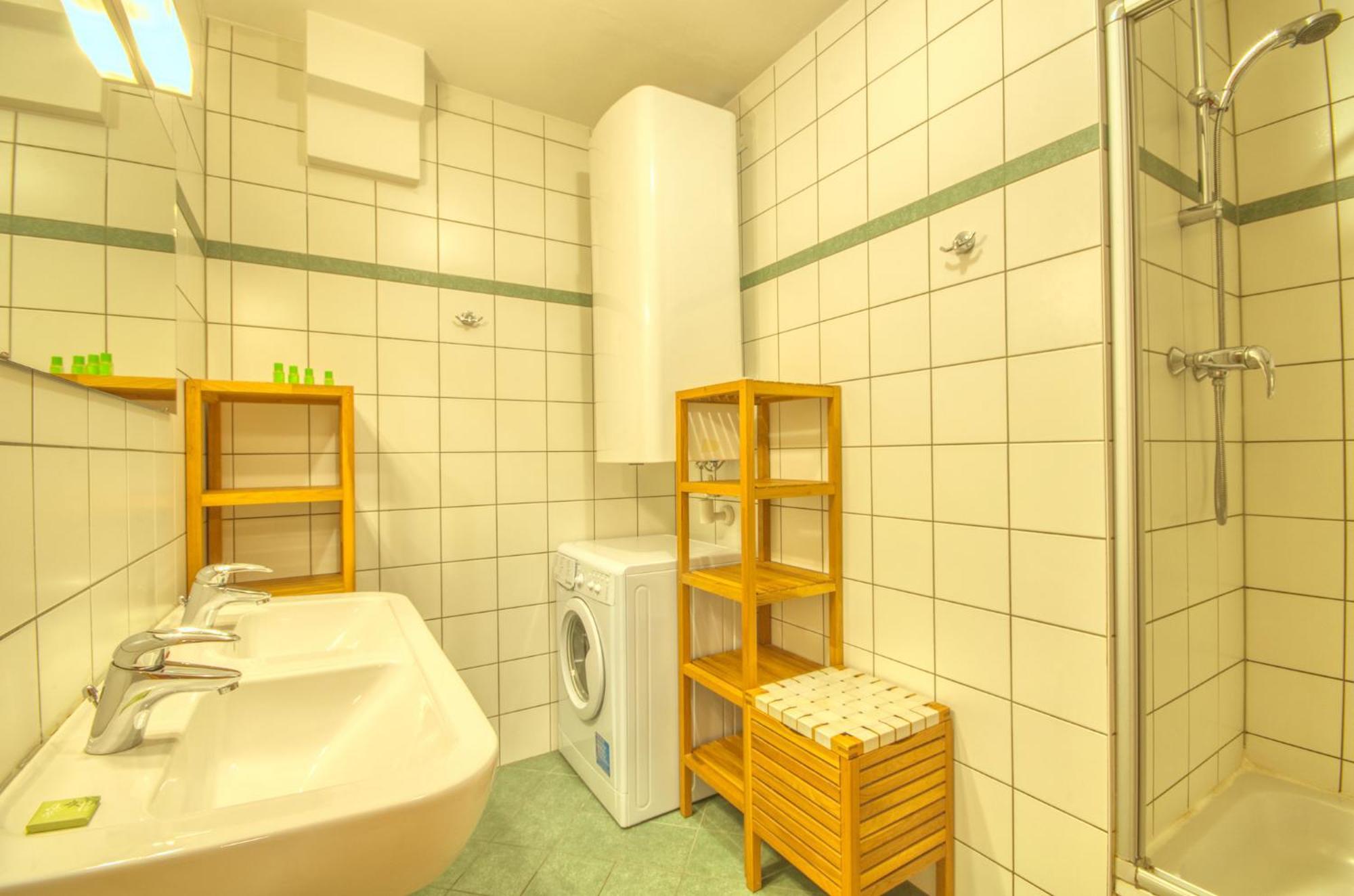 Zeller City Apt Aydin - By Alpen Apartments Цел ам Зее Екстериор снимка